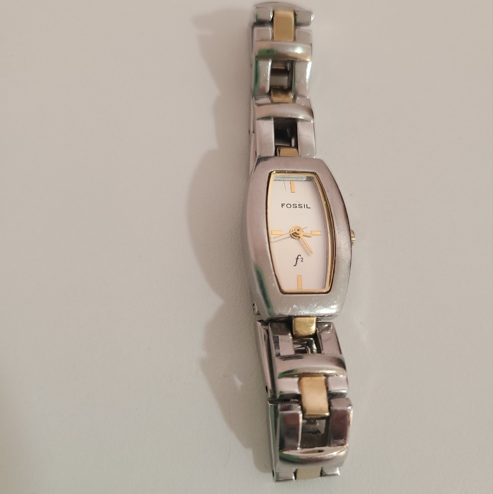 FOSSIL Wristwatch, Two-toned Vintage,Elegant, Simple Chic, Classic time piece